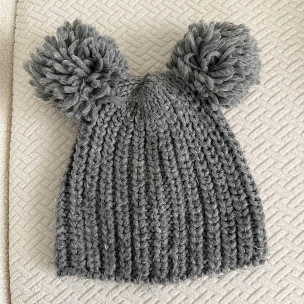 La Hearts Gray Knit Pom-Pom Hat